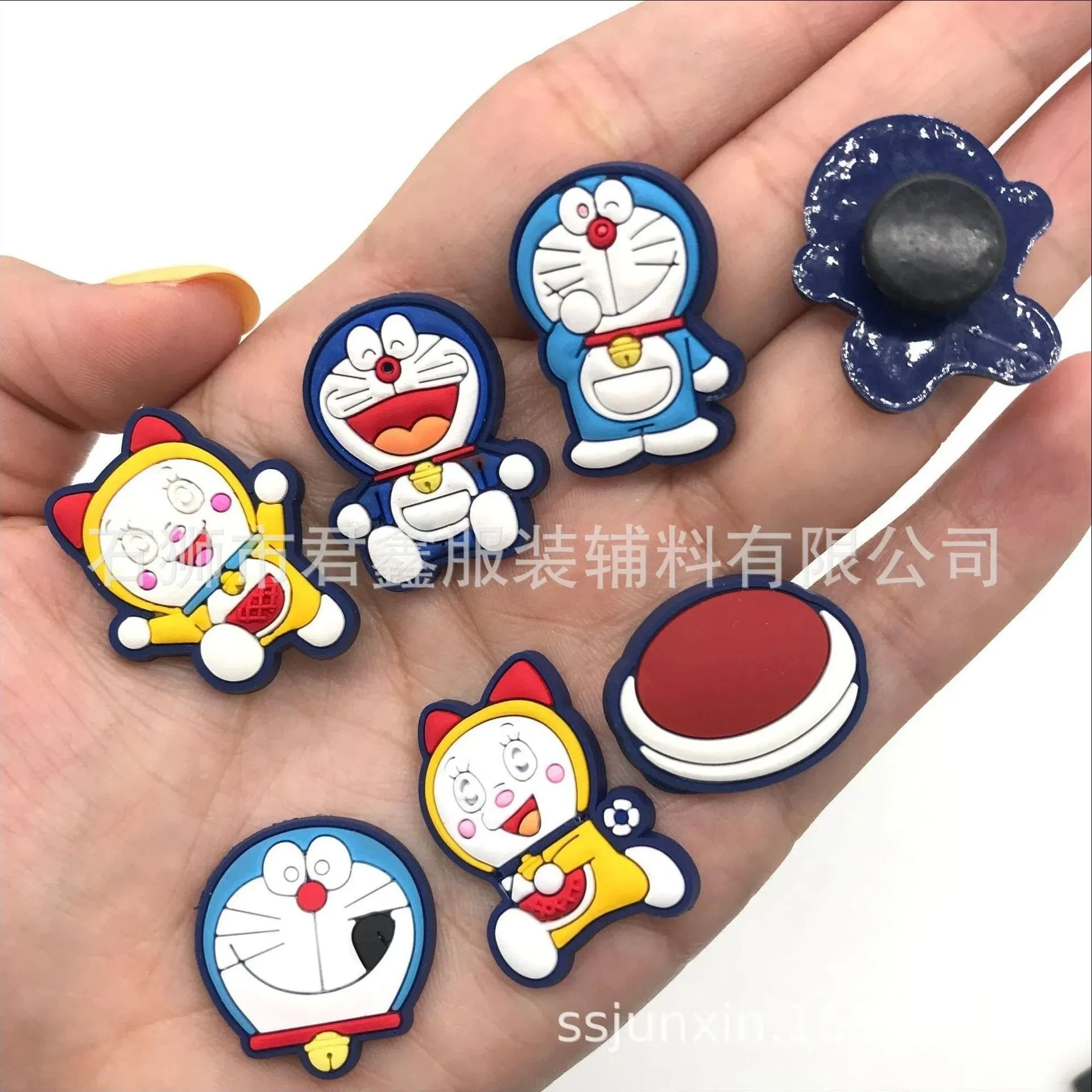 1pcs Single Sale Doraemon Cartoon Shoe Buckle Detachable Sneakers Croc Charms Accessories Decoration