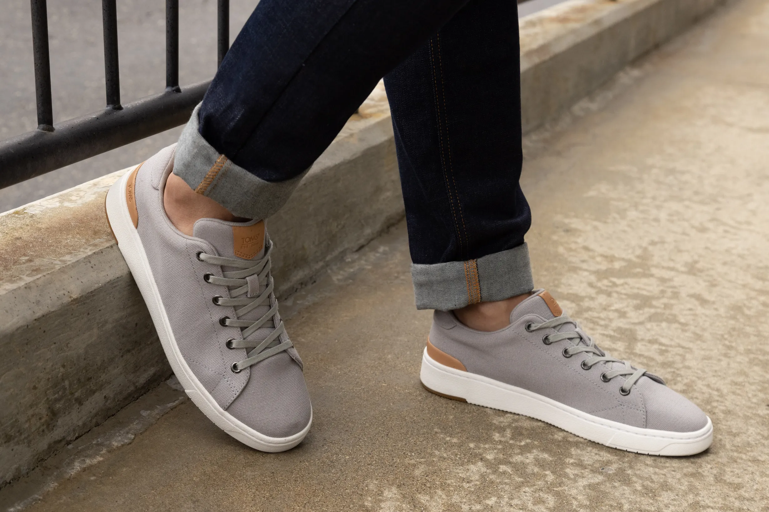 TRVL Lite Low 2.0 Sneaker - Drizzle Grey Canvas